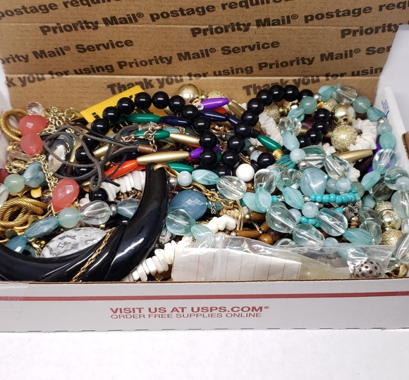 2+ lb. Vintage to Now Mixed Craft/Wearable Jewelry Lot. - Picture 1 of 4